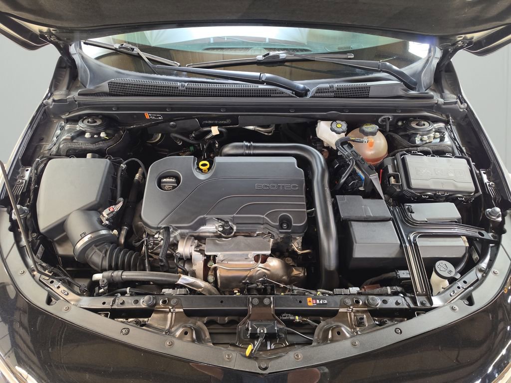 Used 2025 Chevrolet Malibu LT image 9