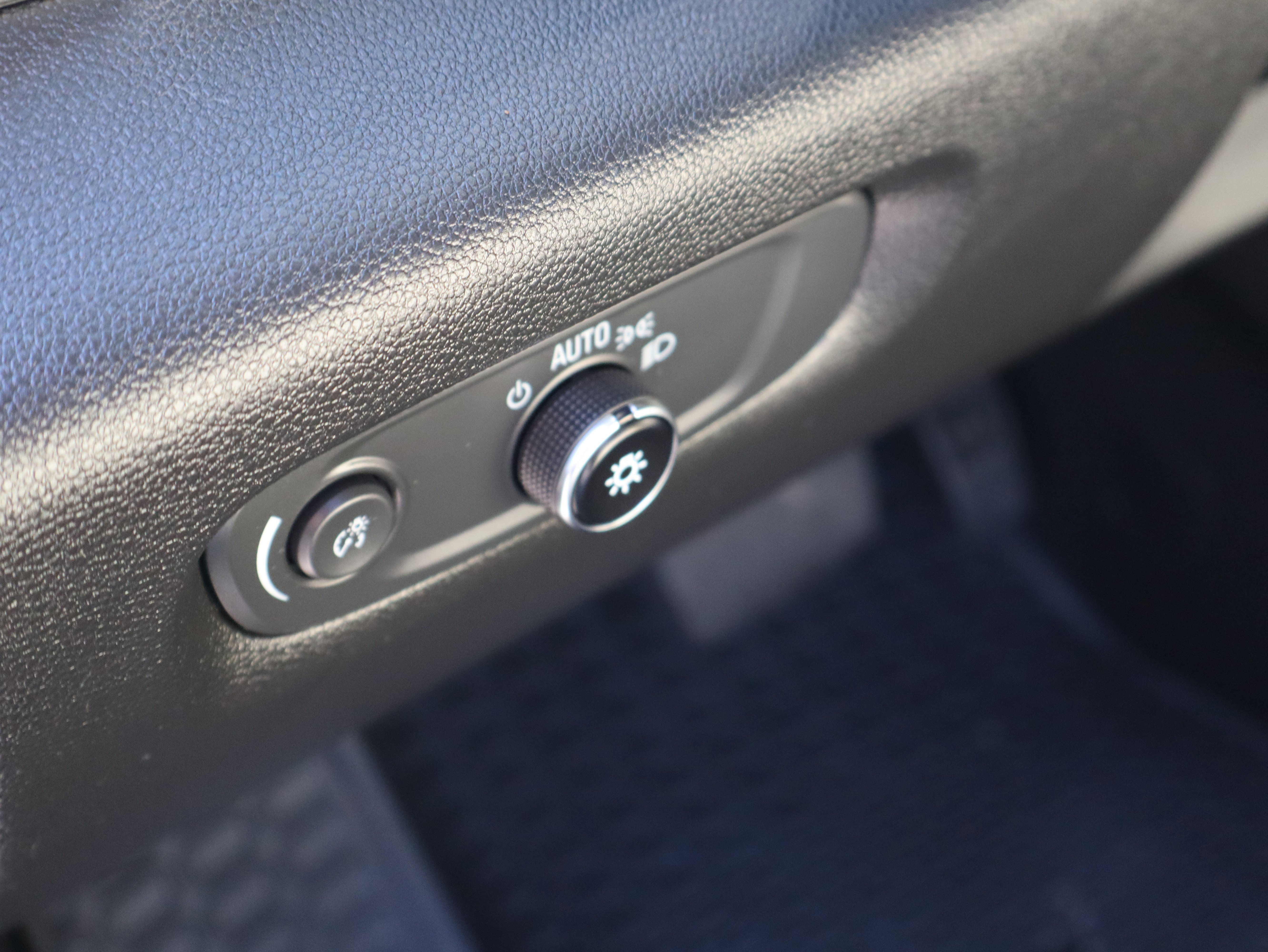 Used 2023 Chevrolet Traverse LT image 17