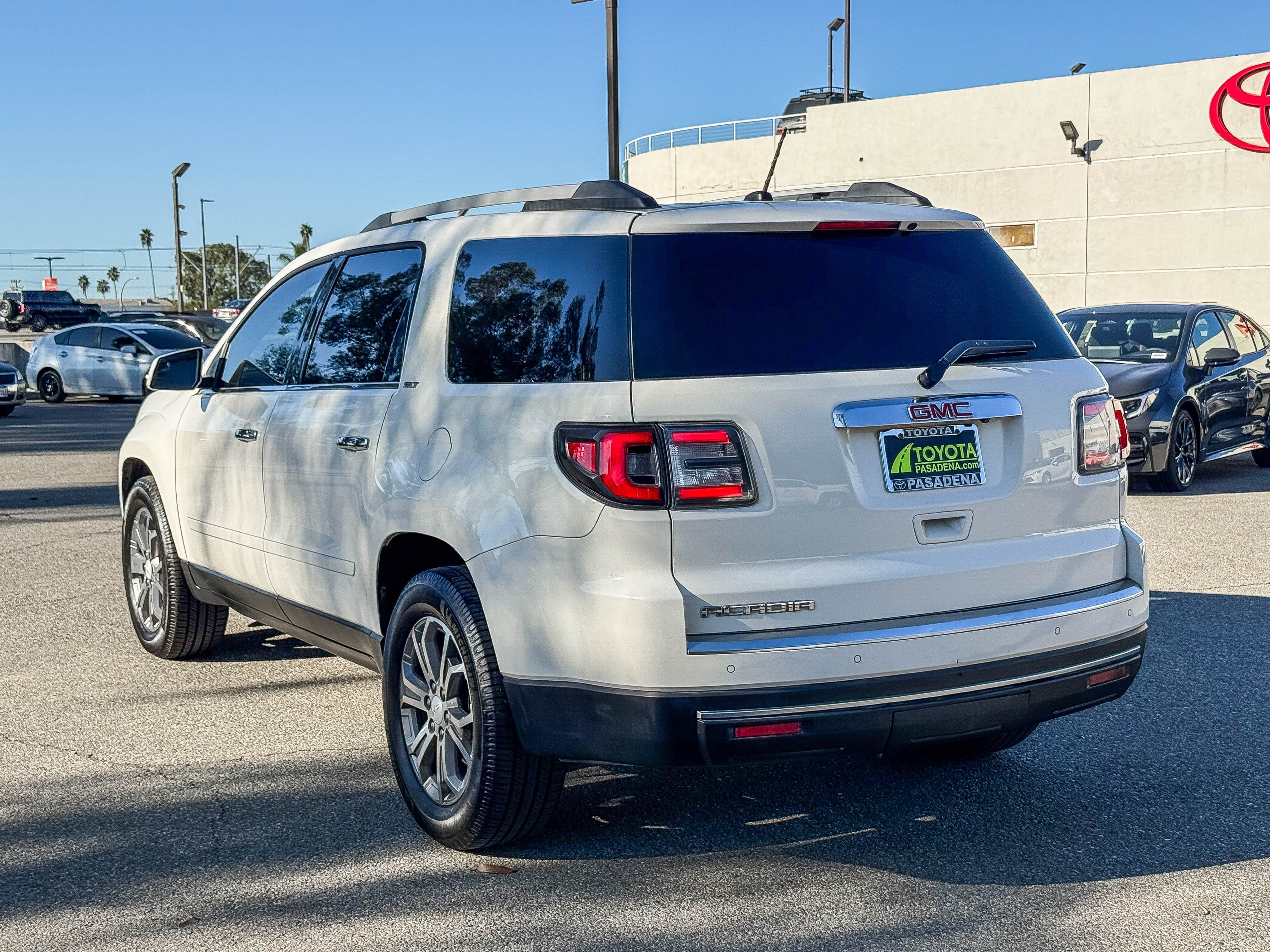 Used 2014 GMC Acadia SLT FWD image 8