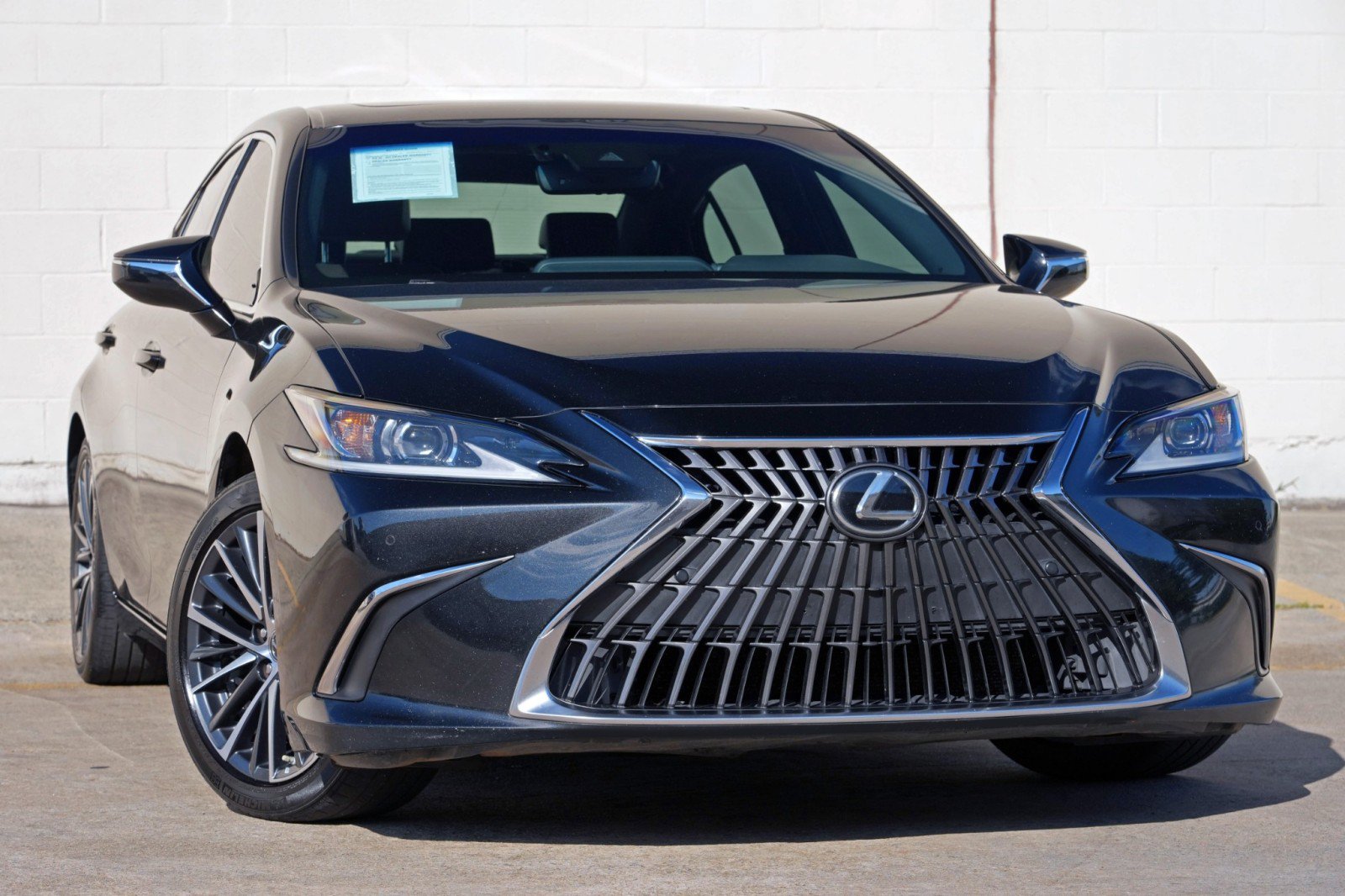 Used 2022 Lexus ES 350 w/ Premium Package FWD image 2
