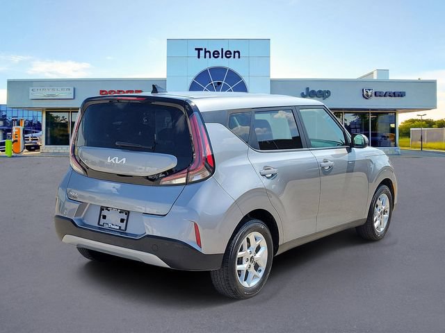 Used 2024 Kia Soul LX w/ Option Group 015 FWD image 4