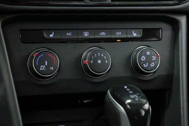 Certified 2022 Volkswagen Taos SE w/ Panoramic Sunroof Package image 19