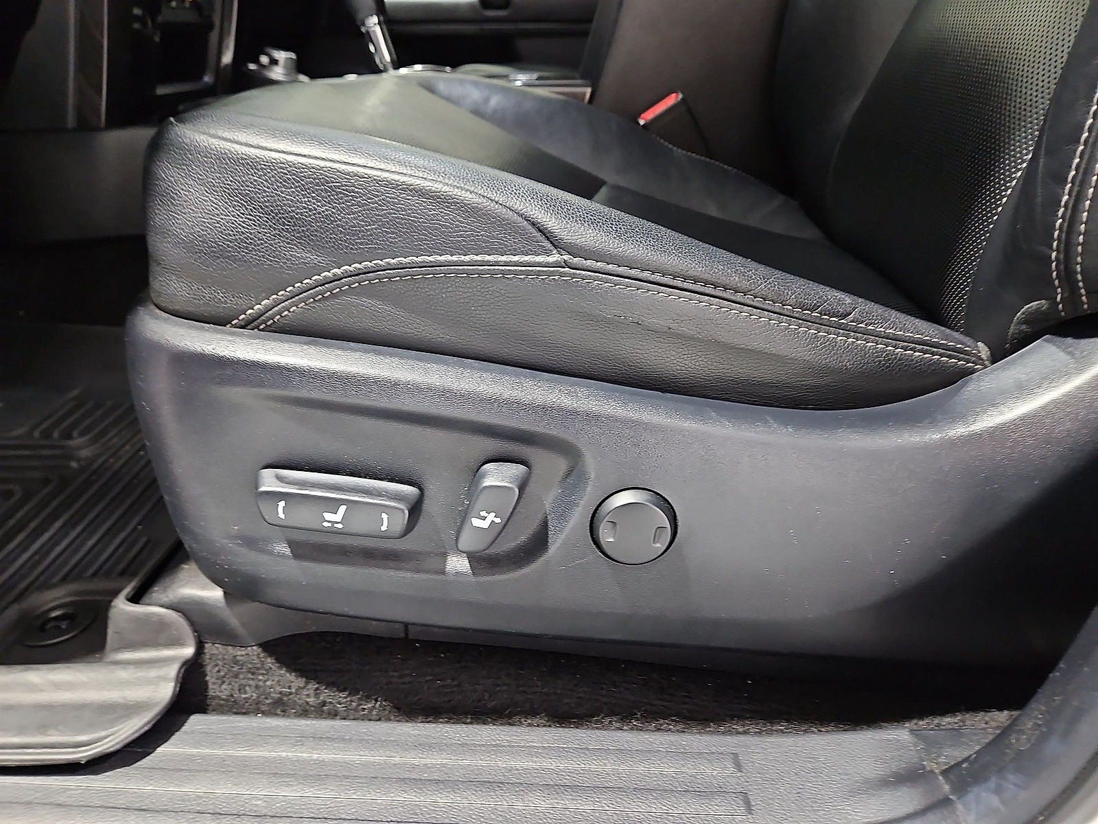Used 2020 Toyota 4Runner Nightshade AWD/4WD image 17