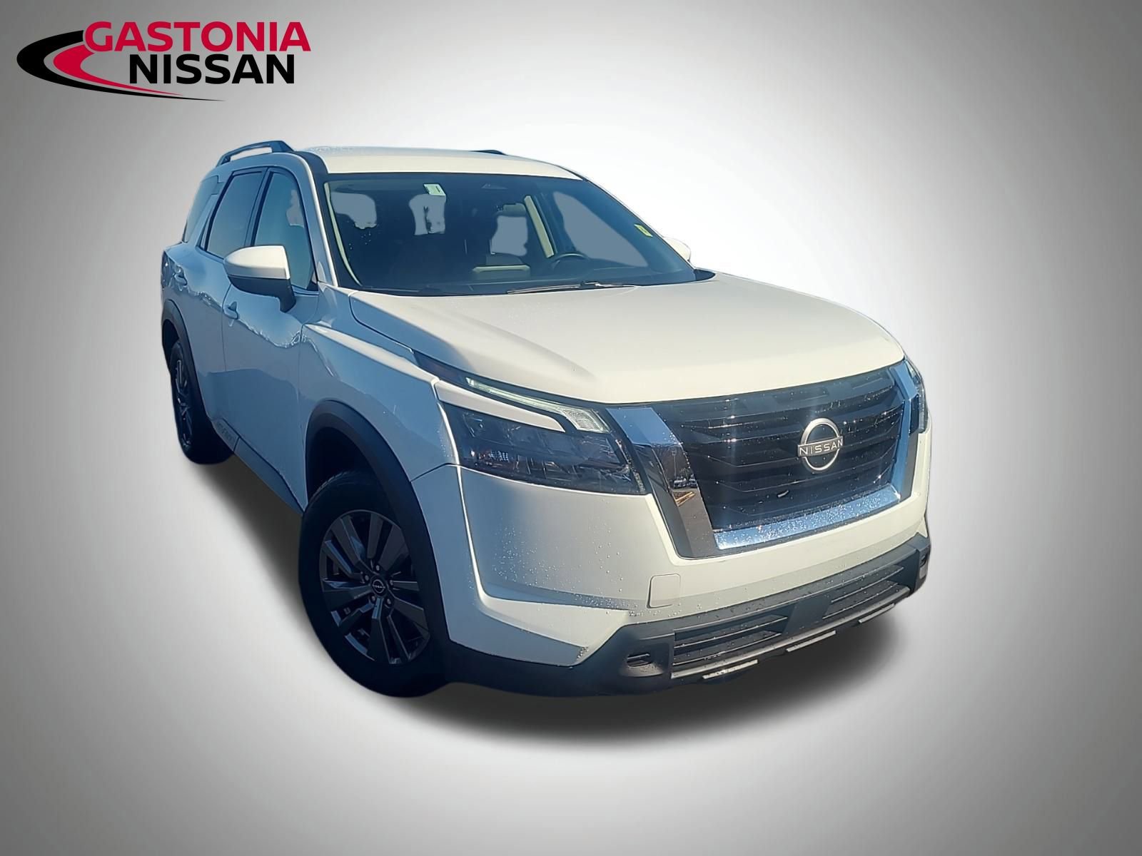 Used 2024 Nissan Pathfinder SV image 3