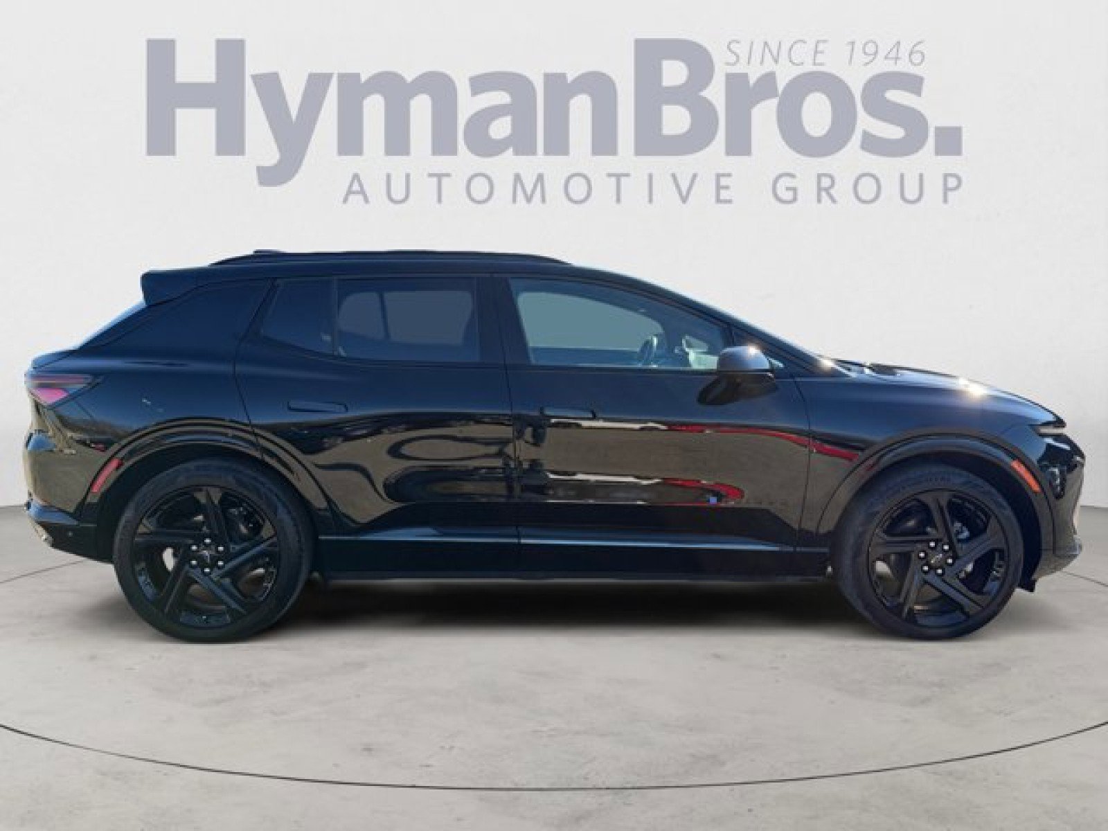 Used 2024 Chevrolet Equinox EV RS FWD image 2