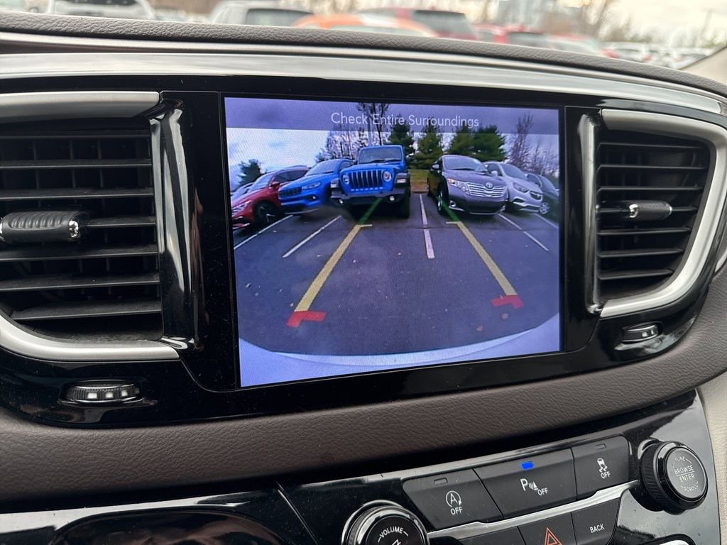 Certified 2017 Chrysler Pacifica Touring-L image 9