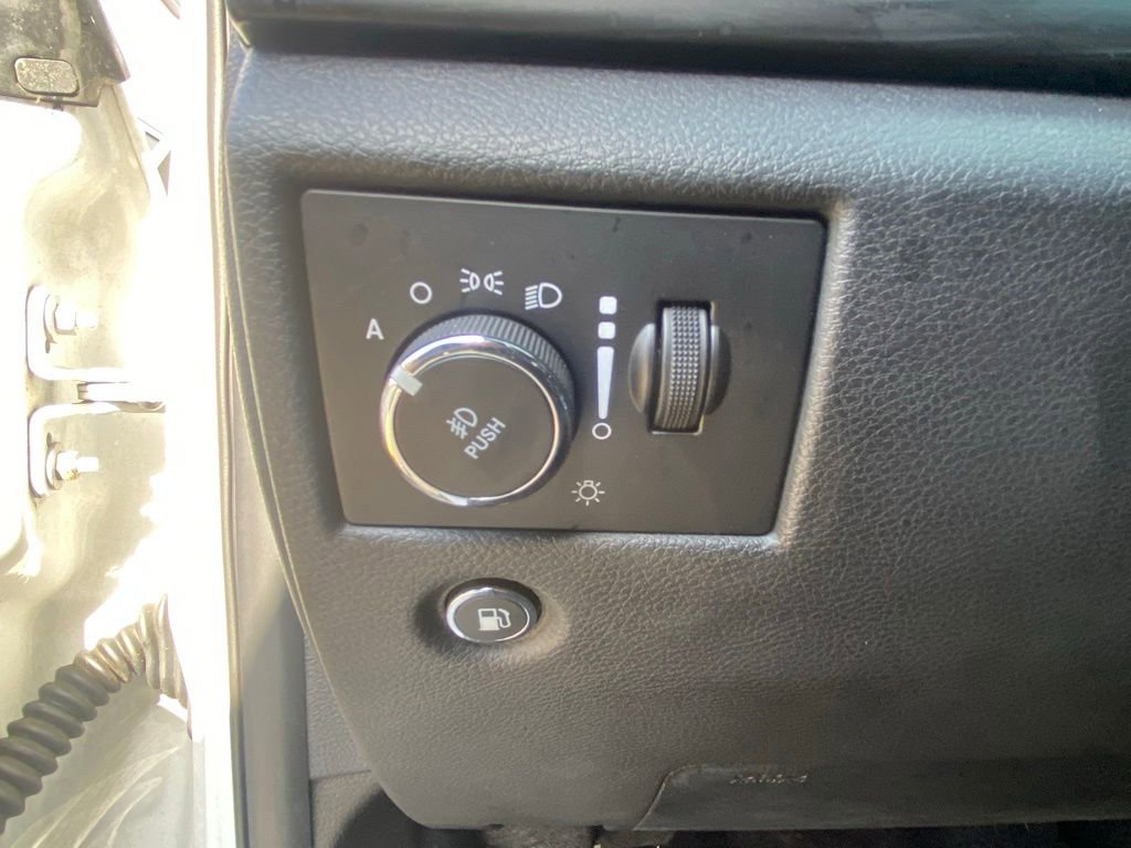 Used 2019 Jeep Grand Cherokee Altitude RWD image 16