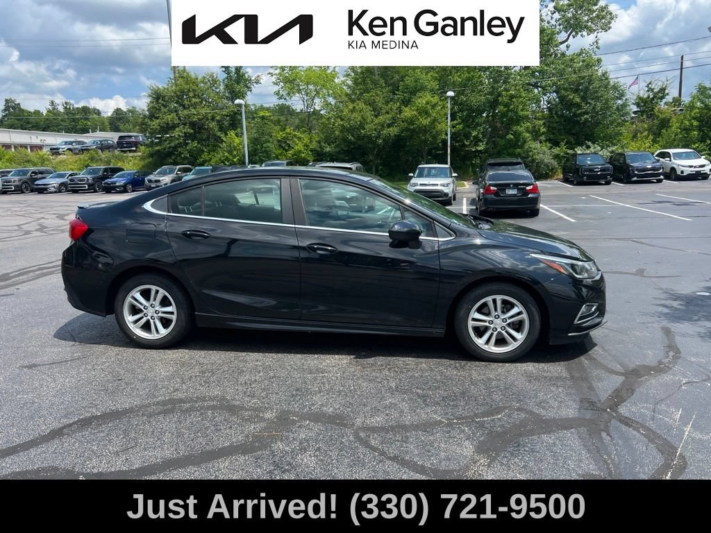 Used 2016 Chevrolet Cruze LT w/ Convenience Package FWD image 4