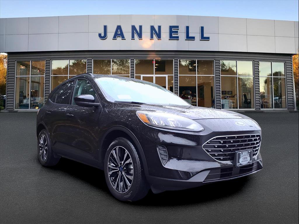 Used 2021 Ford Escape SE w/ SE Sport Appearance Package image 3