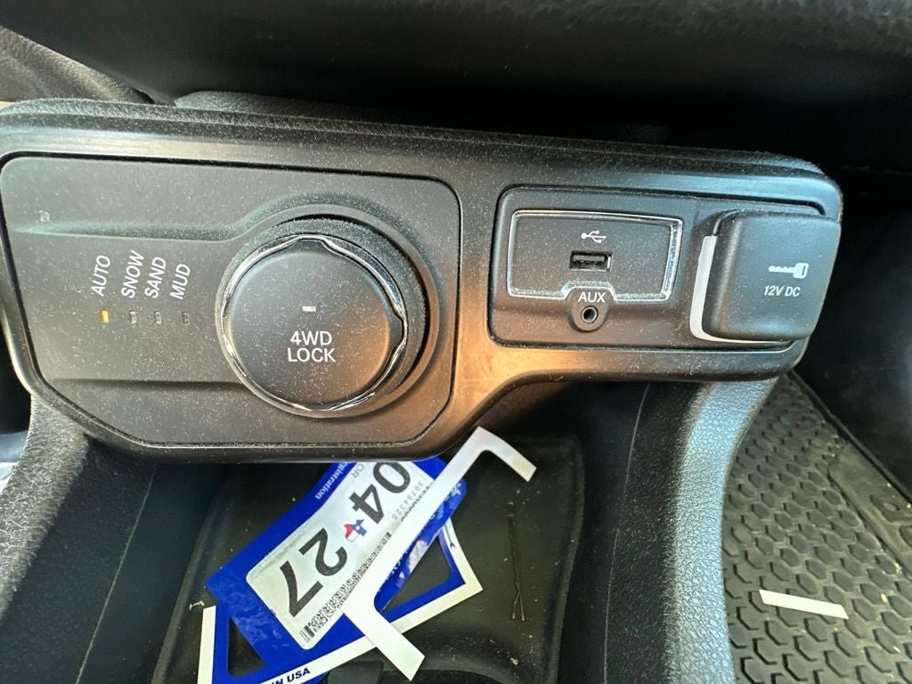 Used 2023 Jeep Renegade Latitude AWD/4WD image 16