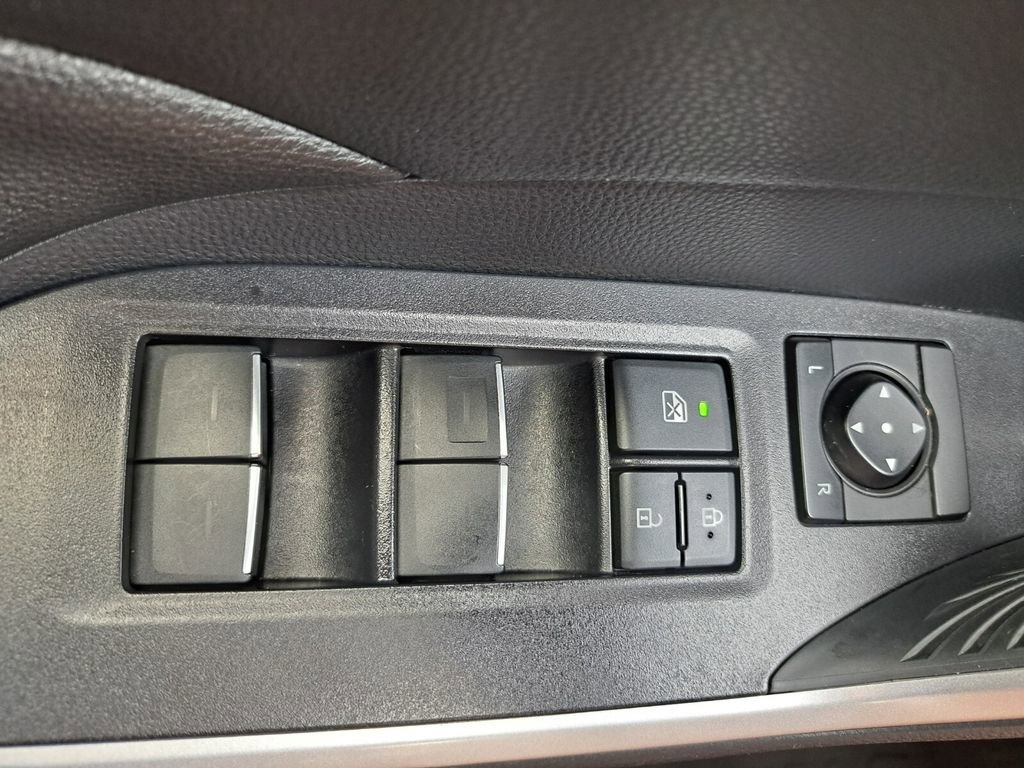 Used 2025 Toyota RAV4 XLE Premium image 15