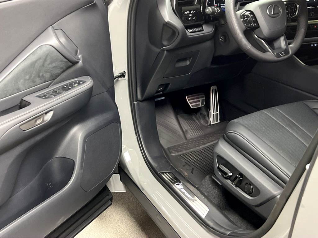 New 2026 Lexus TX 500h AWD image 8