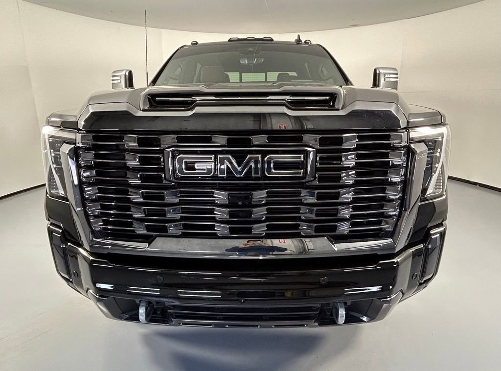 Used 2024 GMC Sierra 3500 Denali Ultimate AWD/4WD image 2