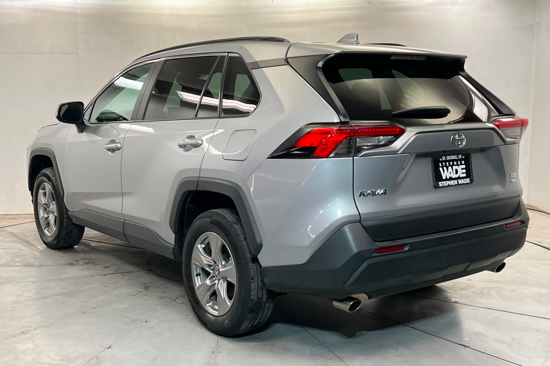 Used 2025 Toyota RAV4 XLE AWD/4WD image 3
