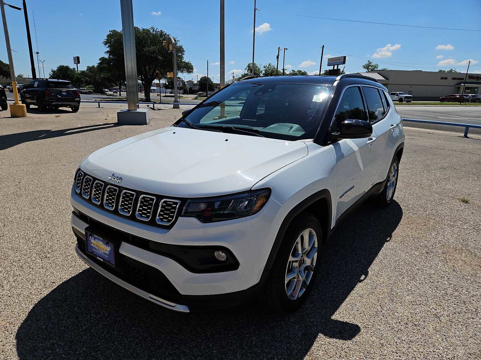 Used 2025 Jeep Compass Limited AWD/4WD image 4