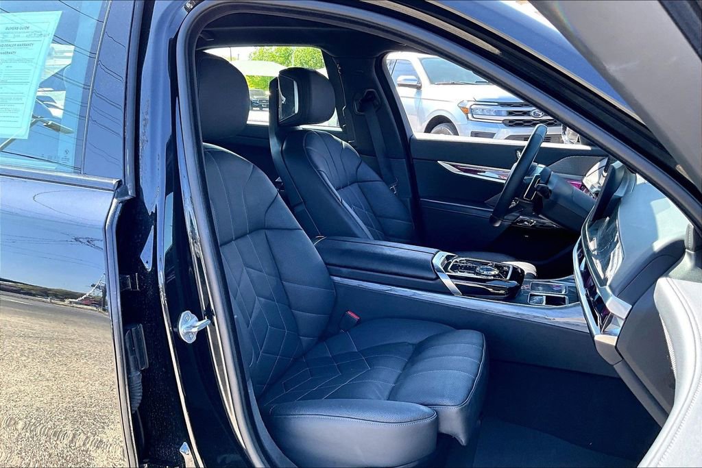 Used 2024 BMW 740i RWD image 10