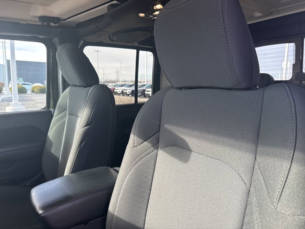 Used 2022 Jeep Gladiator Sport image 12