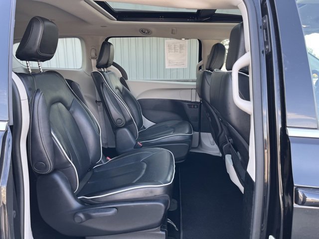 Used 2023 Chrysler Pacifica Limited image 34