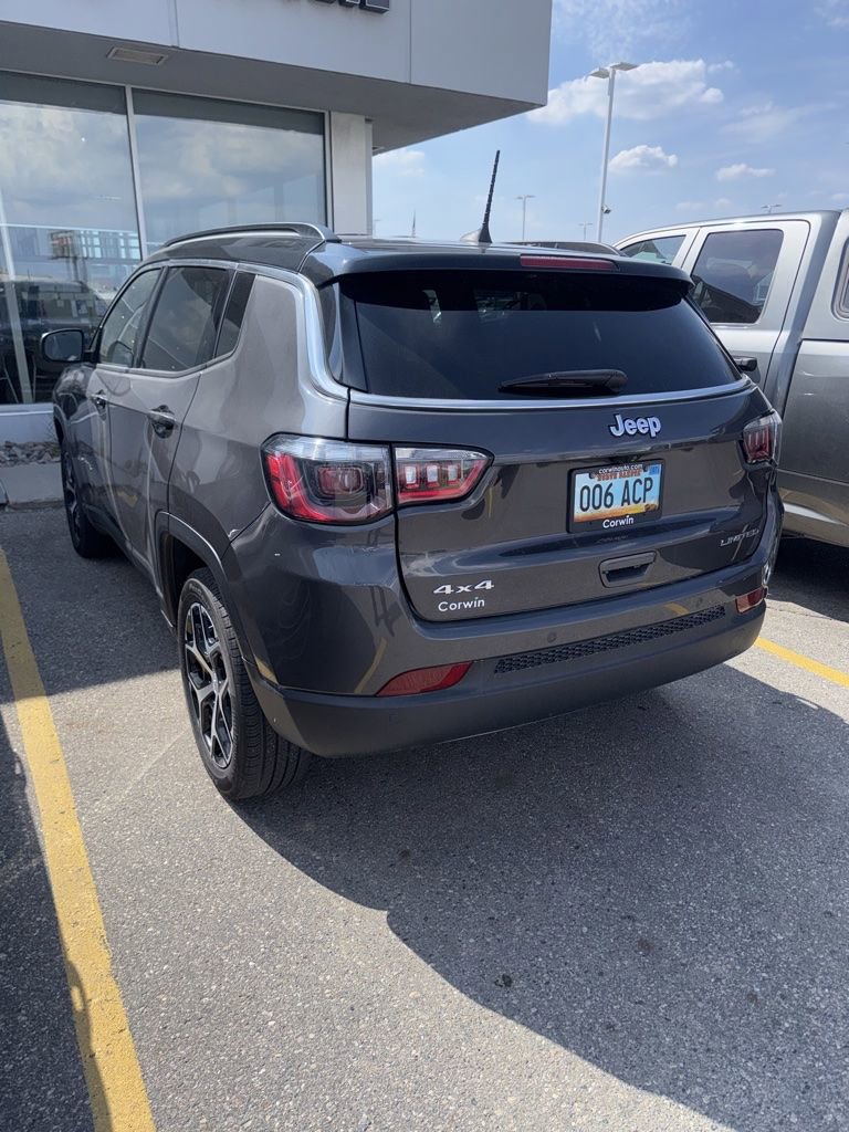 Used 2024 Jeep Compass Limited AWD/4WD image 3