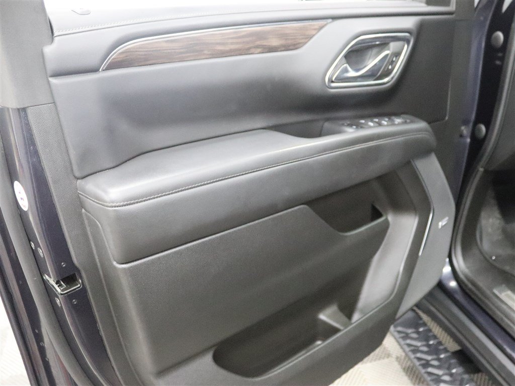 Used 2023 Chevrolet Tahoe Z71 w/ Luxury Package AWD/4WD image 16