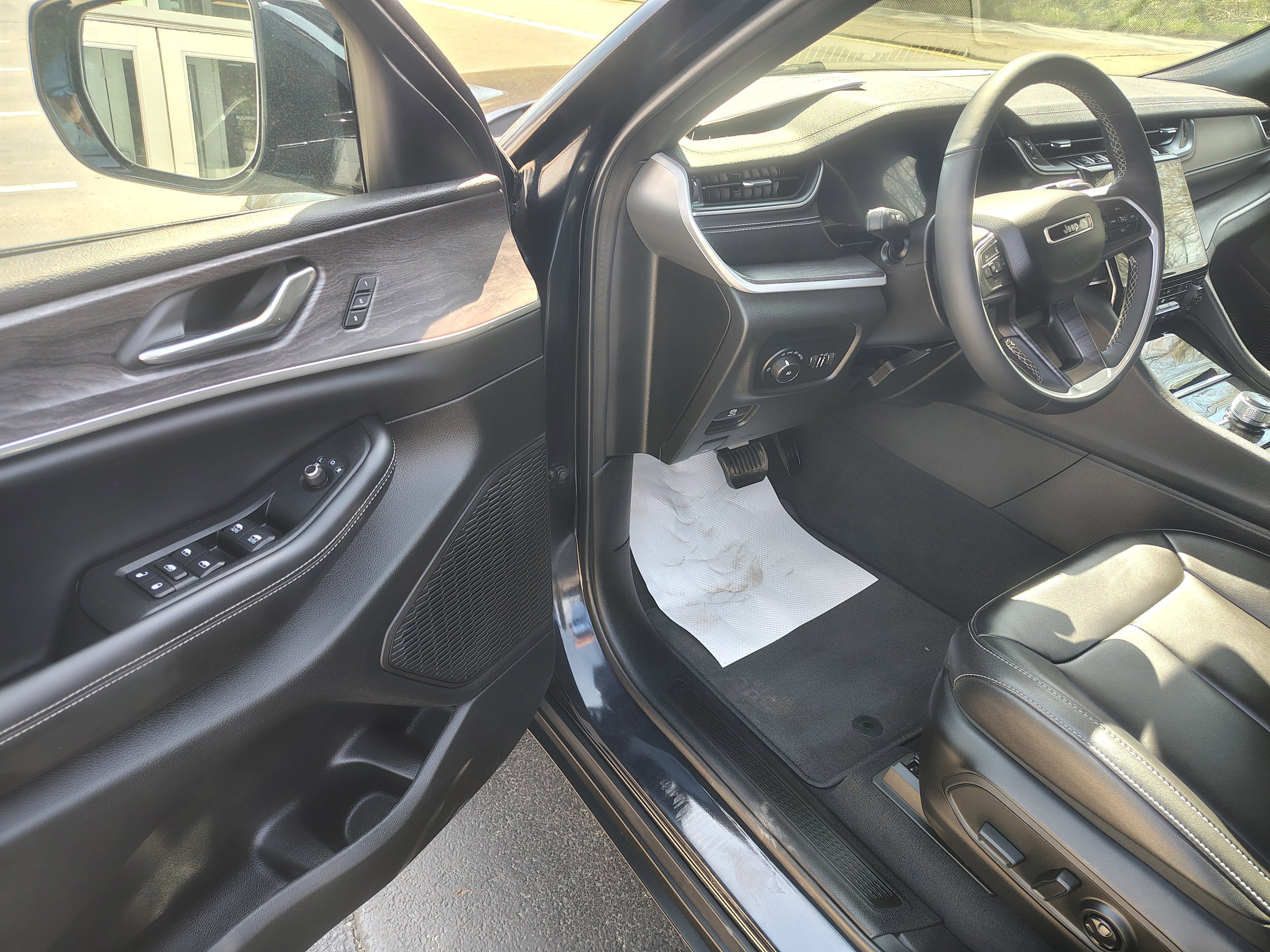 Certified 2024 Jeep Grand Cherokee Limited AWD/4WD image 19