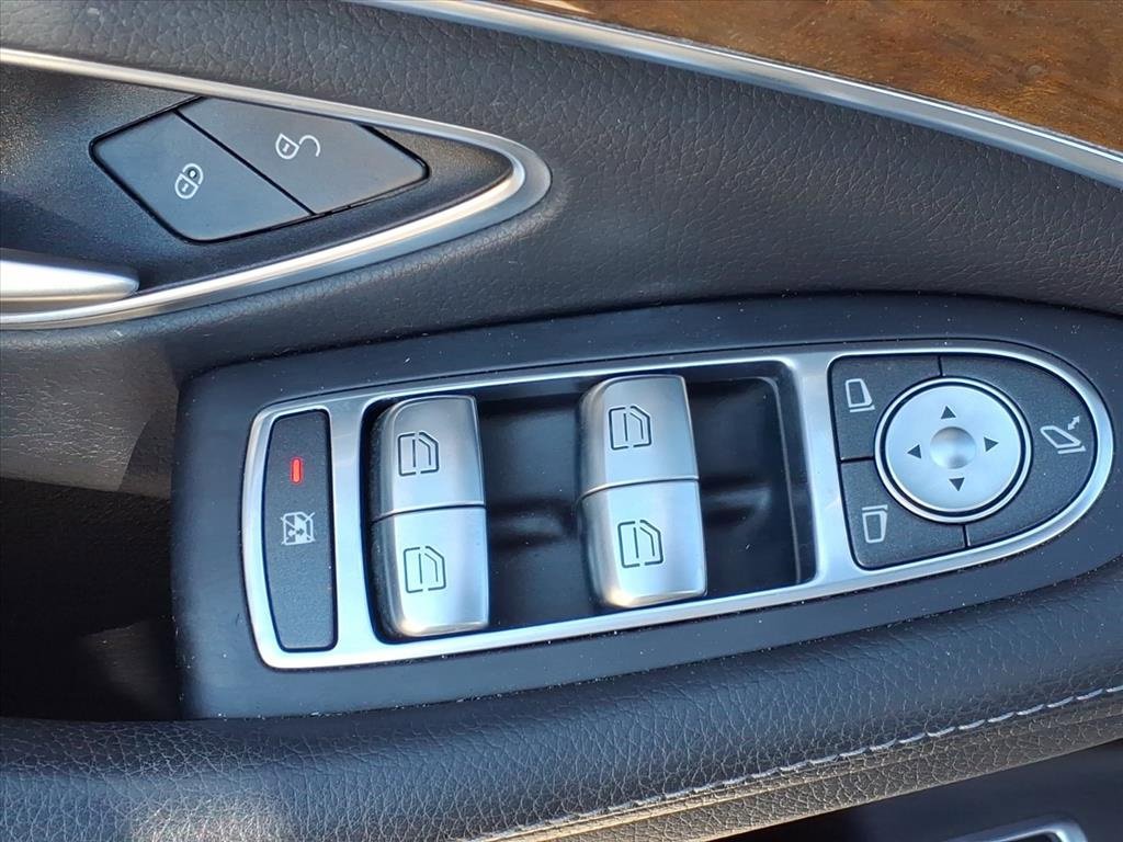 Used 2017 Mercedes-Benz S 550 Sedan image 21