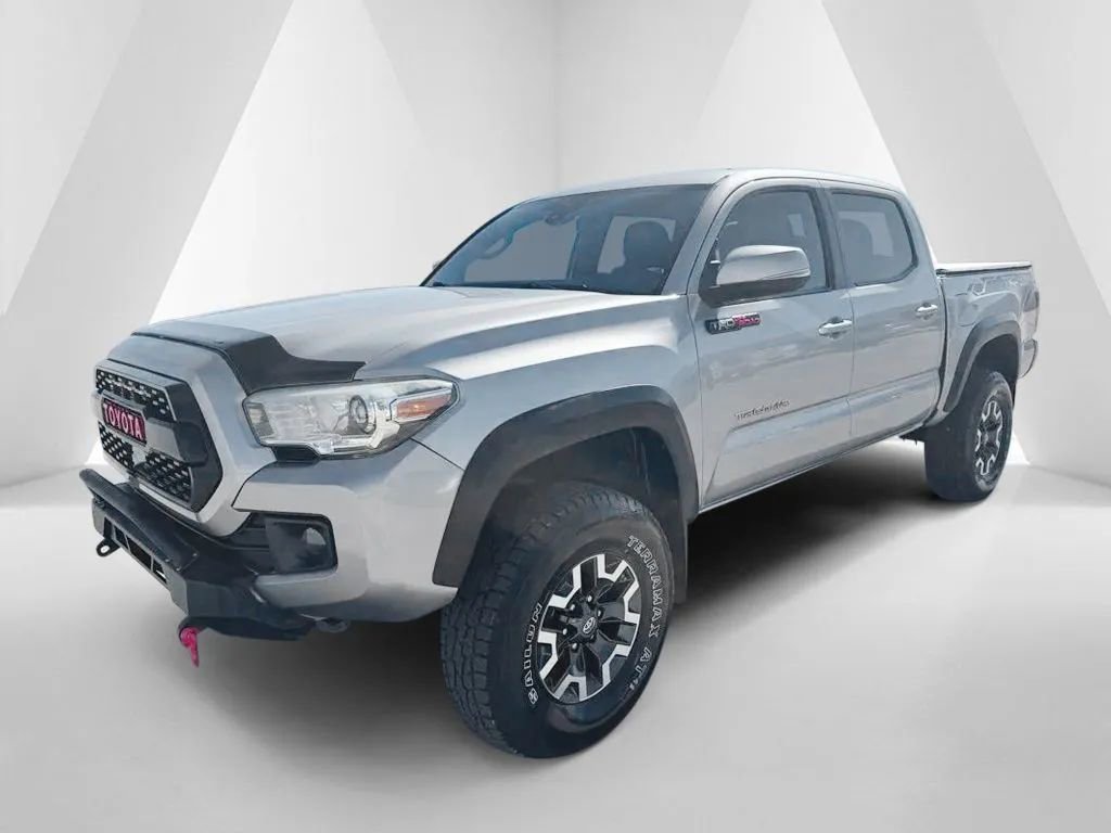 Used 2018 Toyota Tacoma TRD Off-Road w/ Technology Package image 3