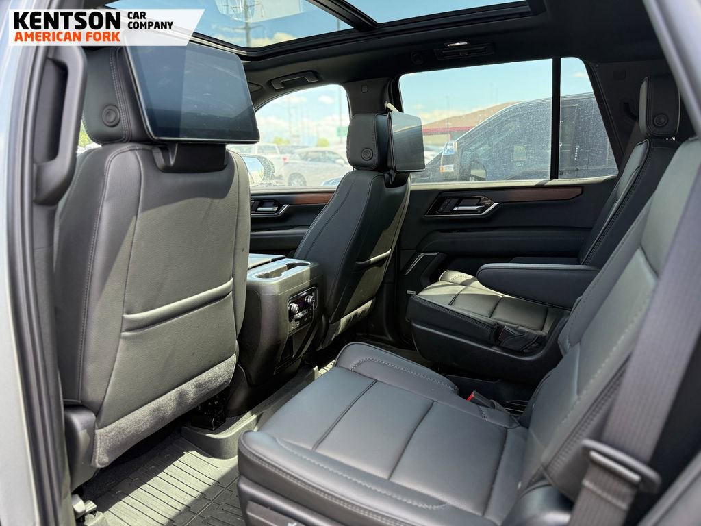 Used 2025 GMC Yukon Denali w/ Advanced Technology Package AWD/4WD image 3