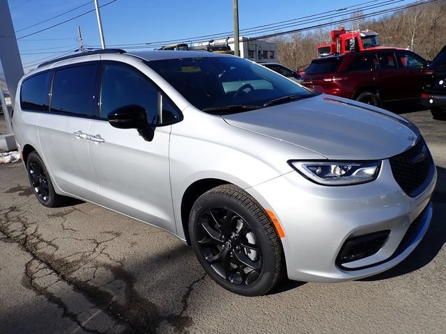New 2026 Chrysler Pacifica Select w/ S Appearance Package AWD/4WD image 9
