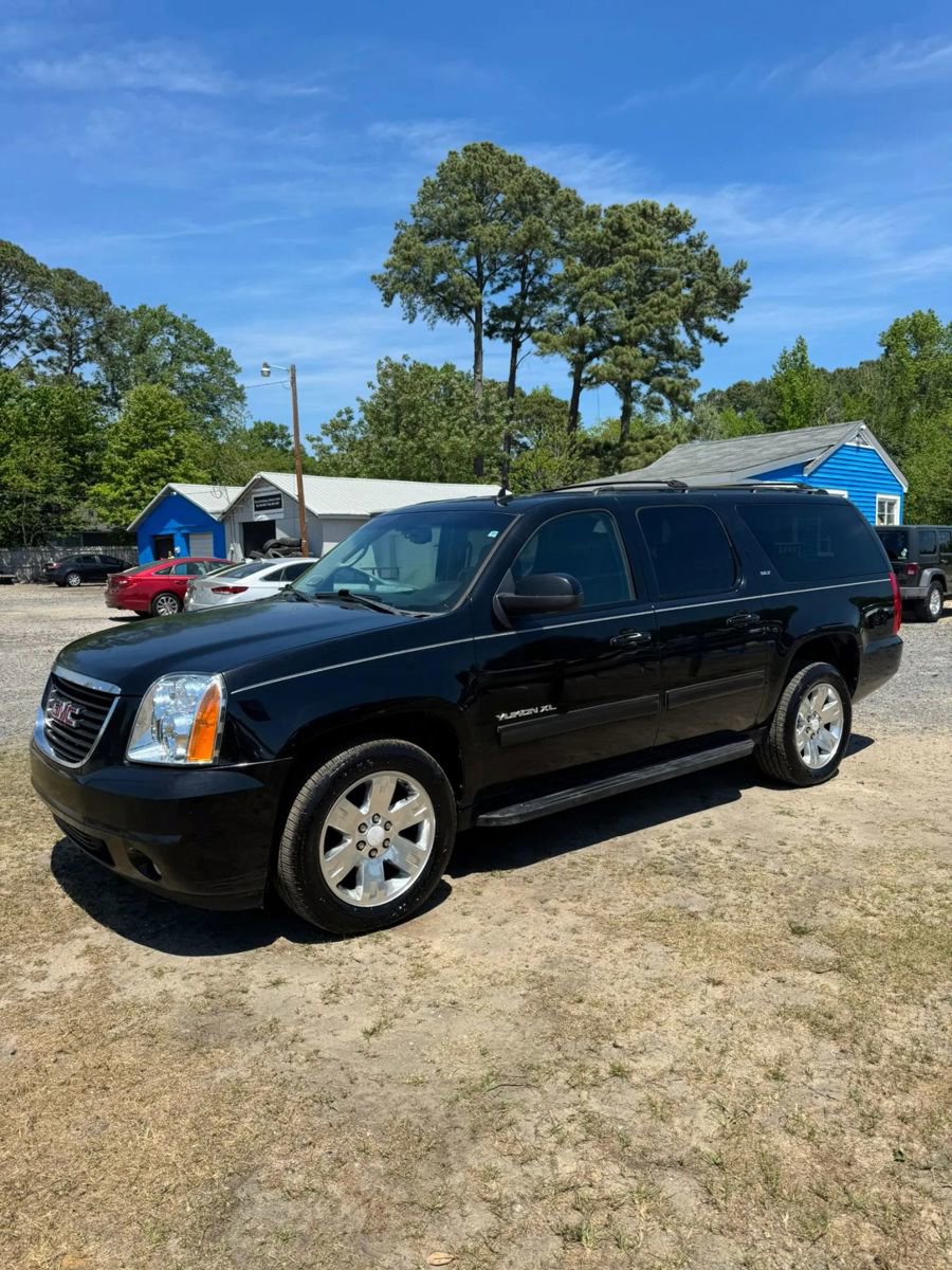 Used 2011 GMC Yukon XL SLT w/ SLT-2 Equipment Package AWD/4WD image 5