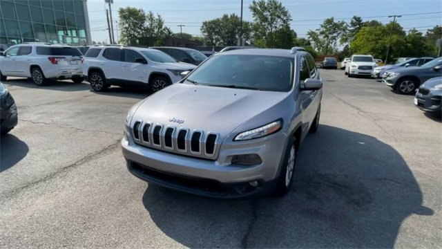 Used 2018 Jeep Cherokee Latitude Plus w/ Comfort/Convenience Group image 4