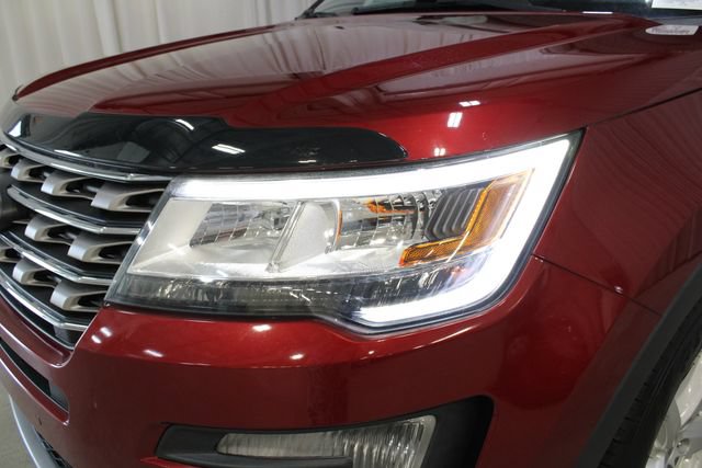Used 2017 Ford Explorer XLT w/ Equipment Group 202A AWD/4WD image 34