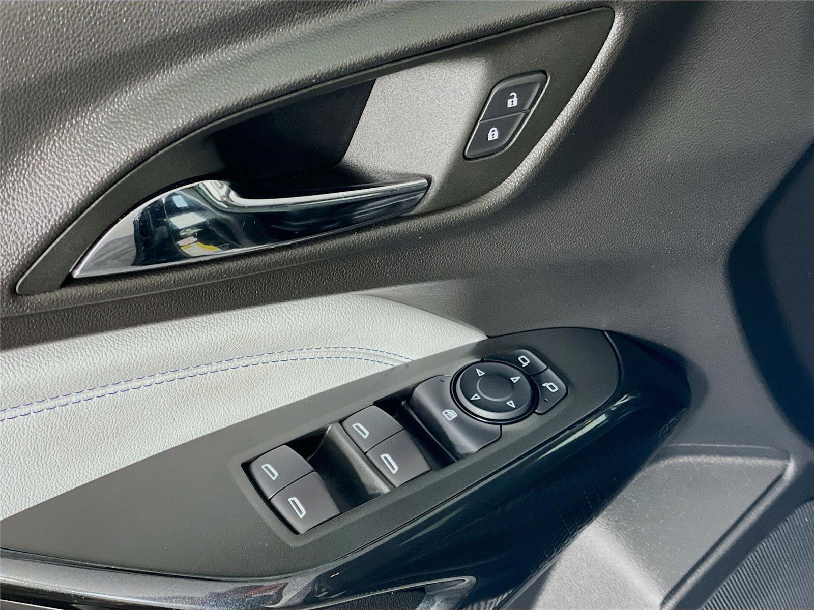 Used 2025 Chevrolet Trax LT w/ LT Convenience Package image 20