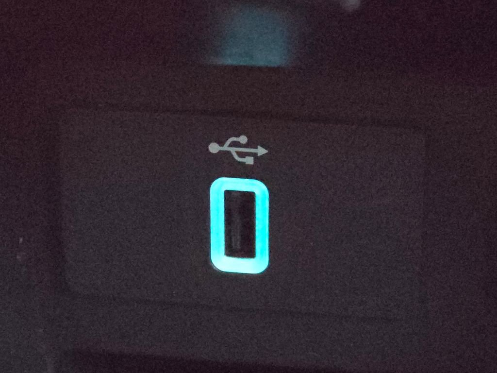 Used 2018 Ford Explorer Platinum image 12