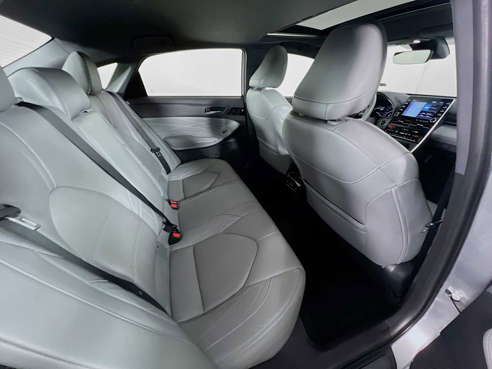 Used 2019 Toyota Avalon Limited image 28