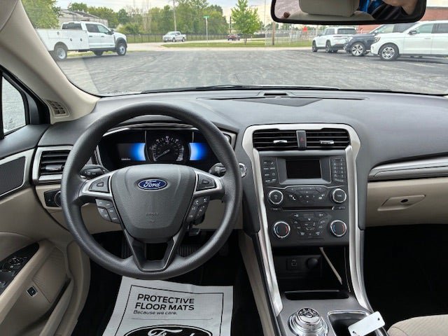 Used 2018 Ford Fusion SE FWD image 16