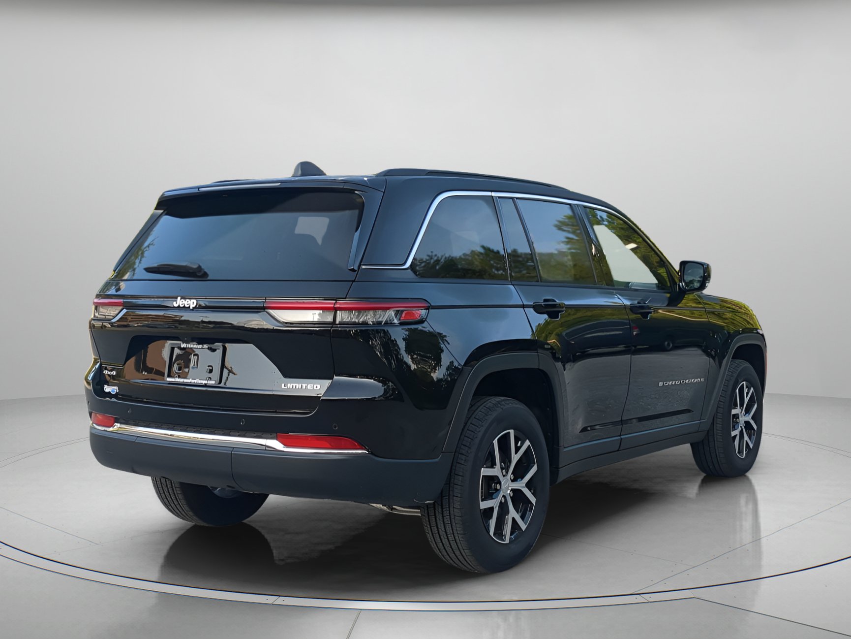 Used 2025 Jeep Grand Cherokee Limited AWD/4WD image 40