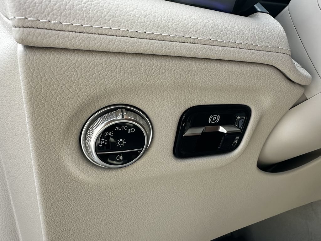 New 2027 Mercedes-Benz EQS 550 4MATIC SUV image 34