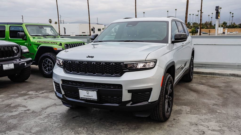 New 2025 Jeep Grand Cherokee L Altitude image 4
