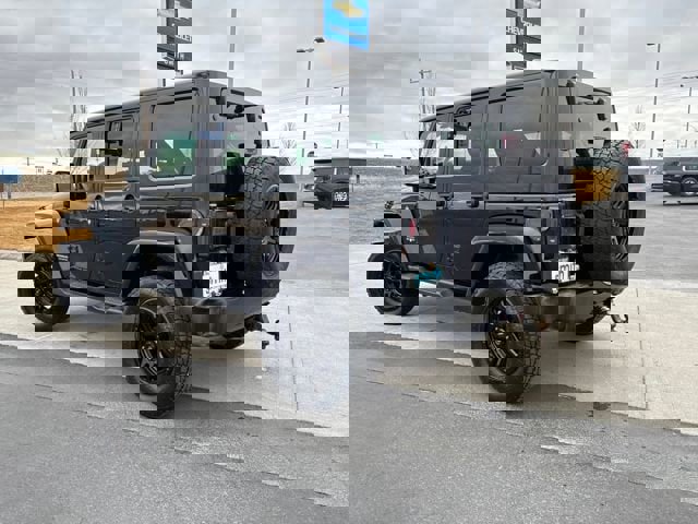 Used 2017 Jeep Wrangler Unlimited Sahara w/ Connectivity Group image 5