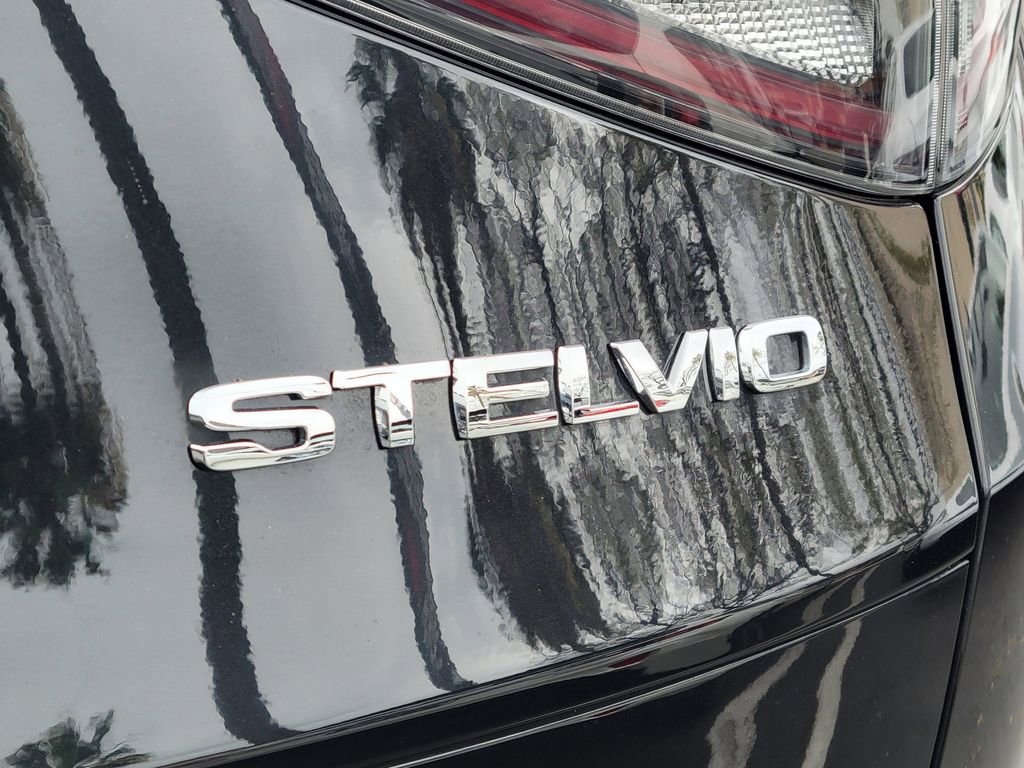 Used 2024 Alfa Romeo Stelvio Sprint image 23