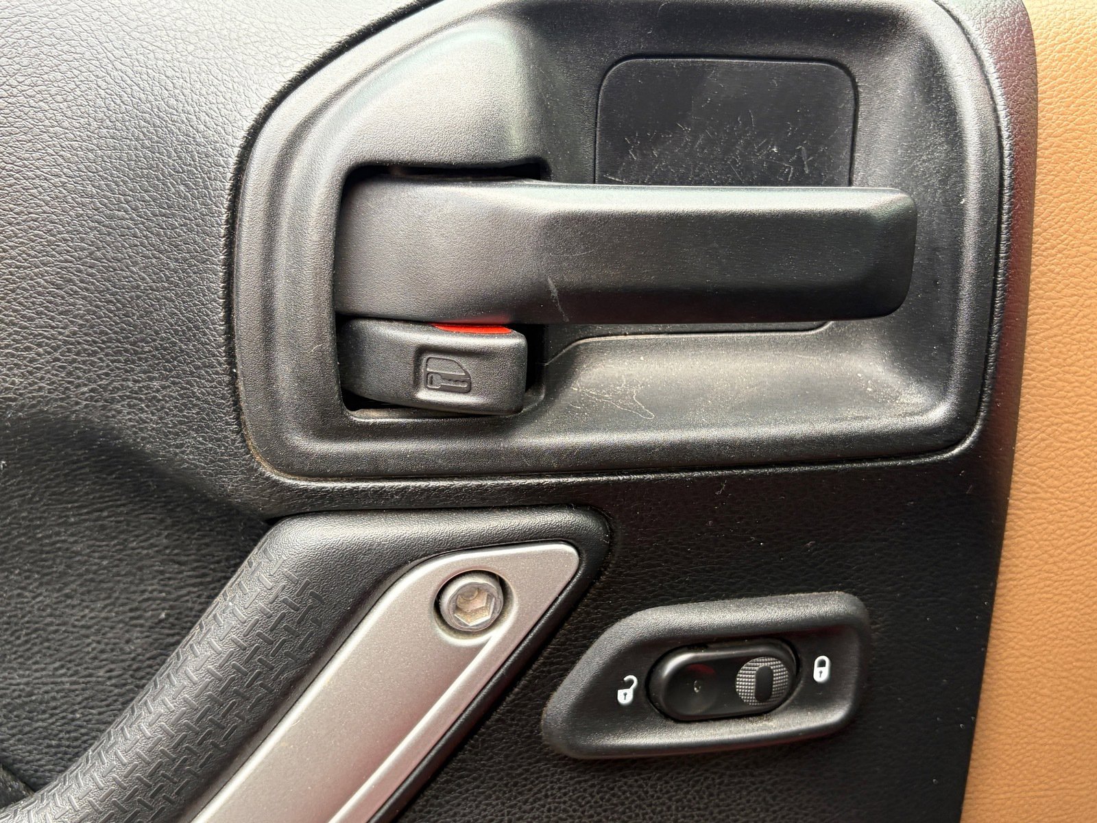 Used 2016 Jeep Wrangler Unlimited Rubicon w/ Connectivity Group image 8