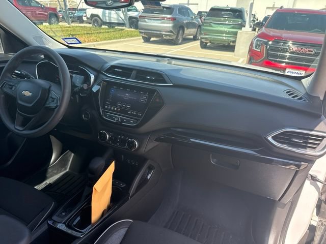 Used 2021 Chevrolet TrailBlazer LT w/ Convenience Package FWD image 17