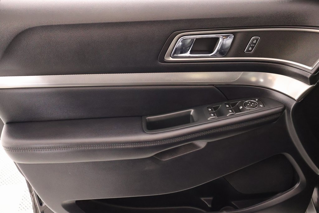 Used 2019 Ford Explorer XLT image 15