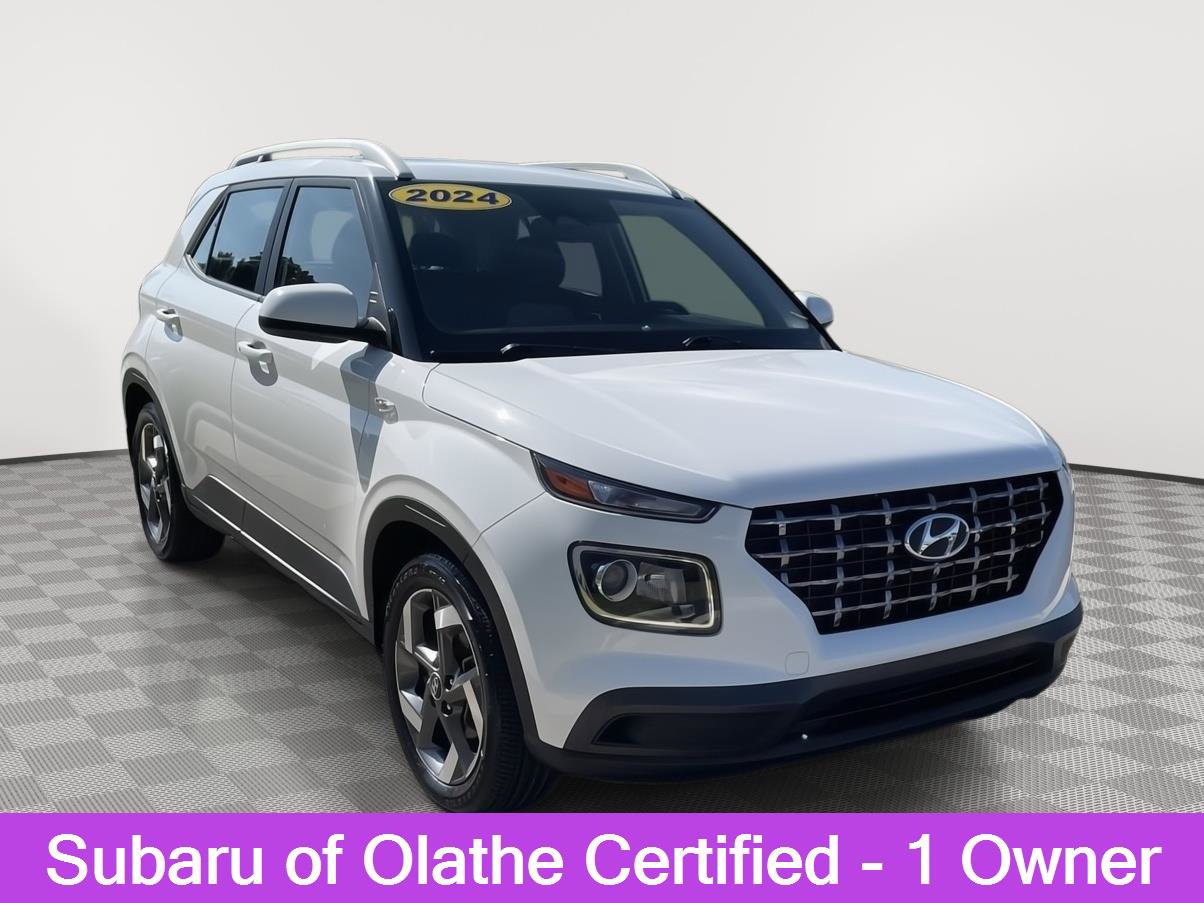 Used 2024 Hyundai Venue SEL FWD image 1