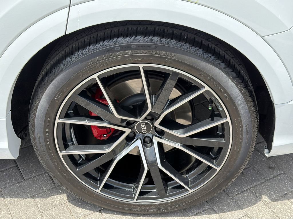 Used 2021 Audi Q8 Prestige AWD/4WD image 30