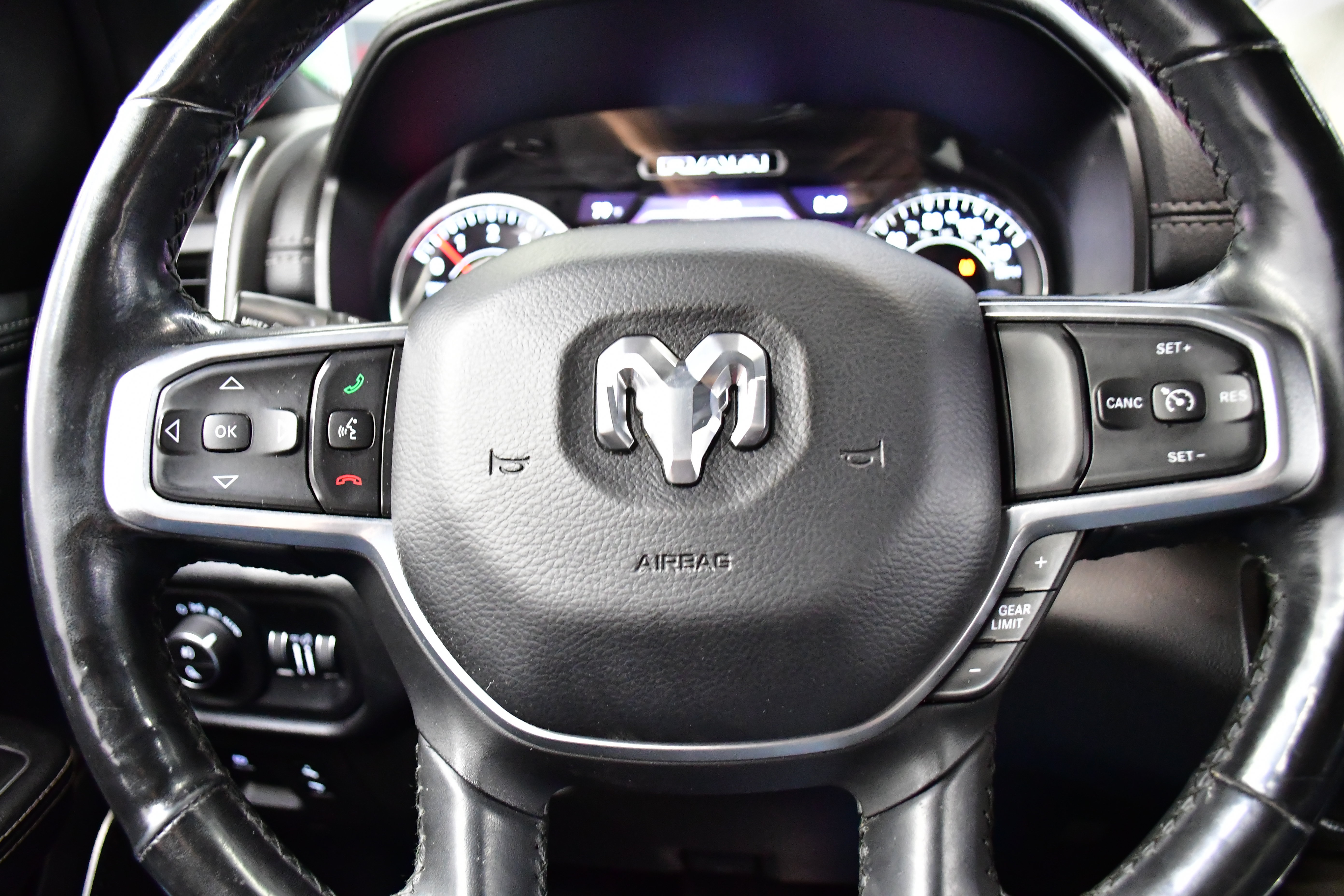Used 2019 RAM 1500 Laramie w/ Sport Appearance Package AWD/4WD image 20