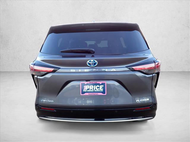 Used 2025 Toyota Sienna Platinum image 3