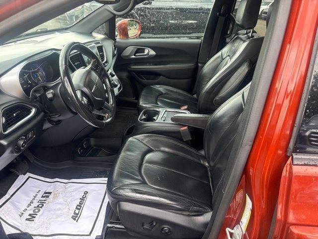 Used 2018 Chrysler Pacifica Touring-L Plus FWD image 28