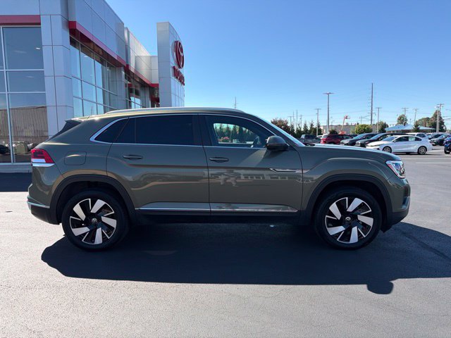 Used 2025 Volkswagen Atlas Cross Sport SEL AWD/4WD image 8